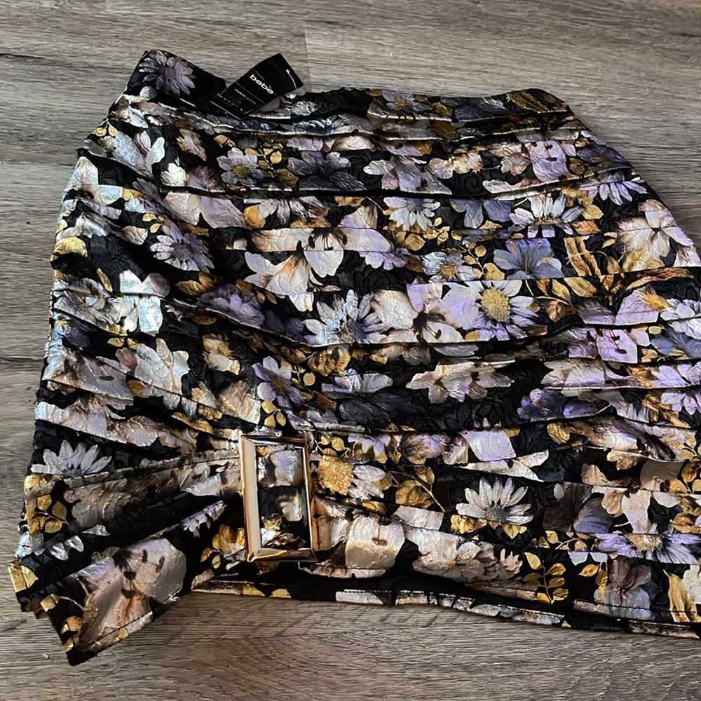 Bebe Ruched Metallic Mini Skirt Size 8 - Picture 5 of 15